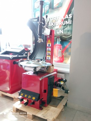 Riepu montāžas stends 